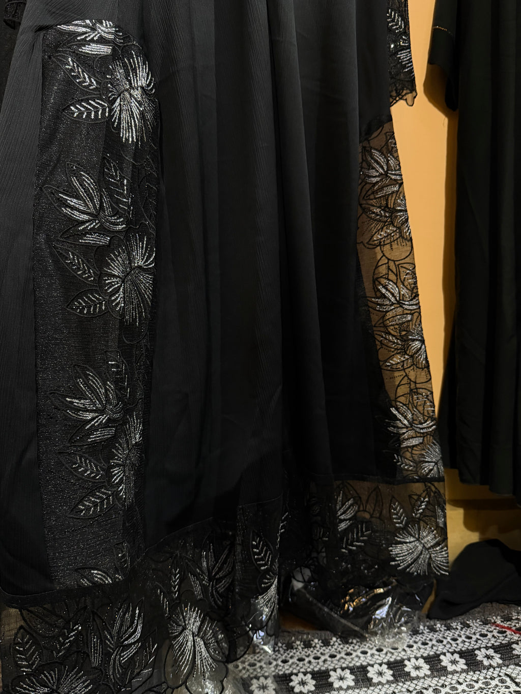 Z Black Bottom Net Dubai Abaya