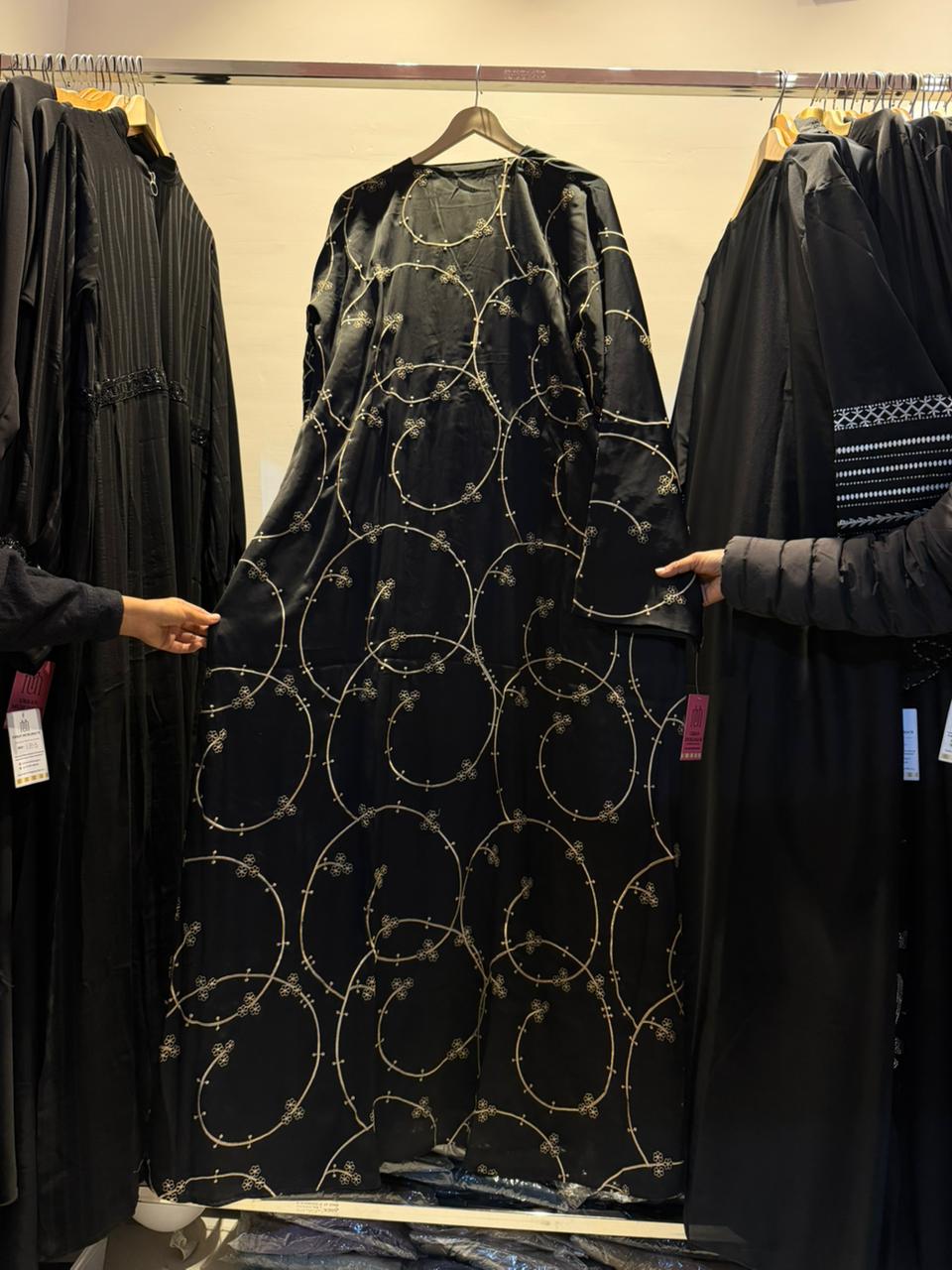 Embroidery front open Z black Abaya