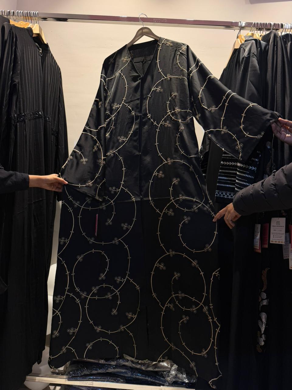 Embroidery front open Z black Abaya