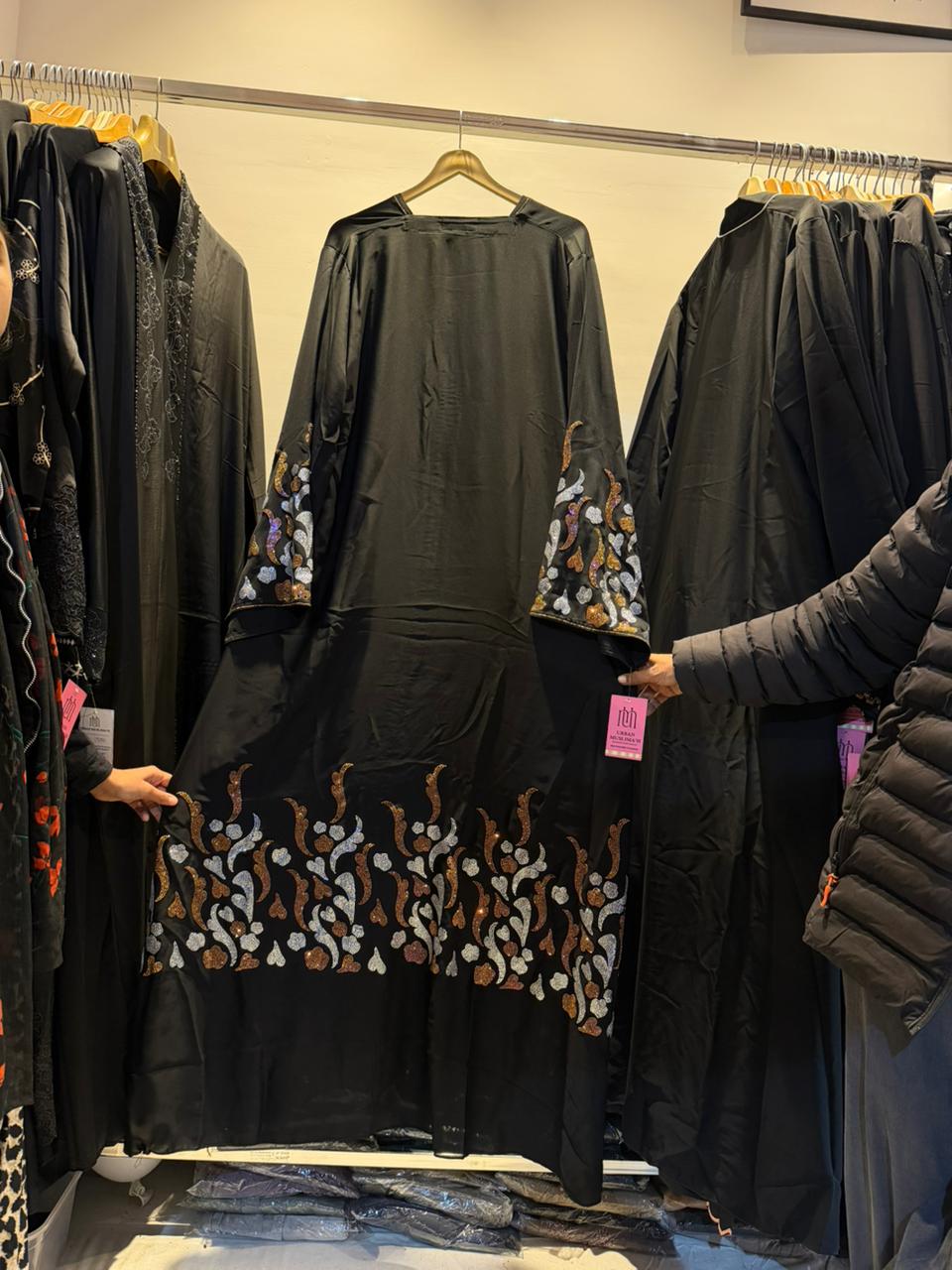 Dubai style MC stone z black Abaya