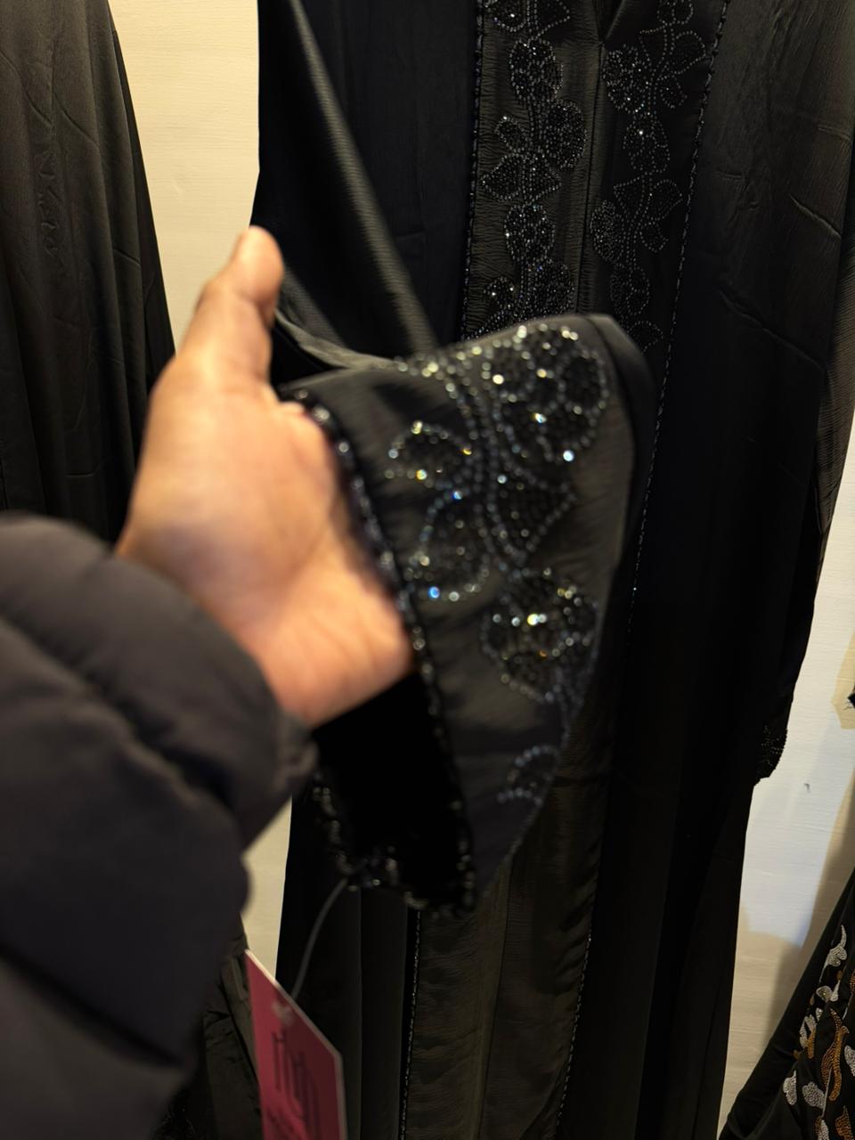 MC Stone work z Black Abaya